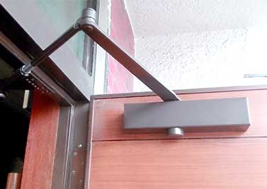 ドアクローザーの交換・修理